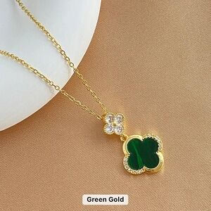 Elegant Green and Gold Clover Pendant Necklace